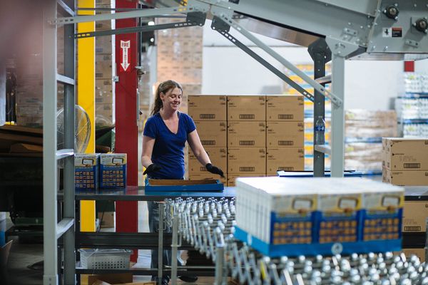 How a National Contract Packaging Company Utilized StellarPack to Manage Production in a Scarce Labor Environment